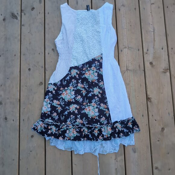 Sacred Threads Boho Short Mini Dress Women's M White Floral Tiered Seashell - Picture 9 of 9